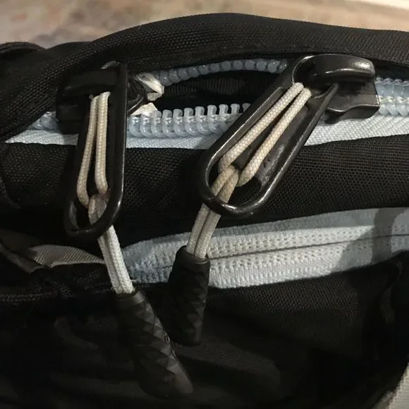 NORTH FACE Recon Black White Accents Hiking Camping School Laptop Backpack - Picture 8 of 13